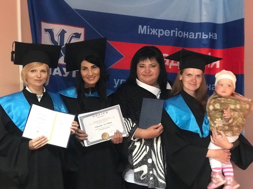 Вручення дипломів випускникам Одеського інституту ПрАТ ВНЗ