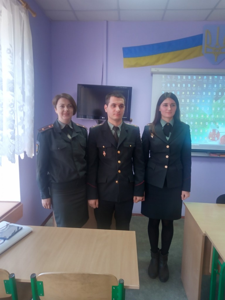 Зустріч студентів з офіцерами та психологом  Приморського районного відділу філії державної установи 