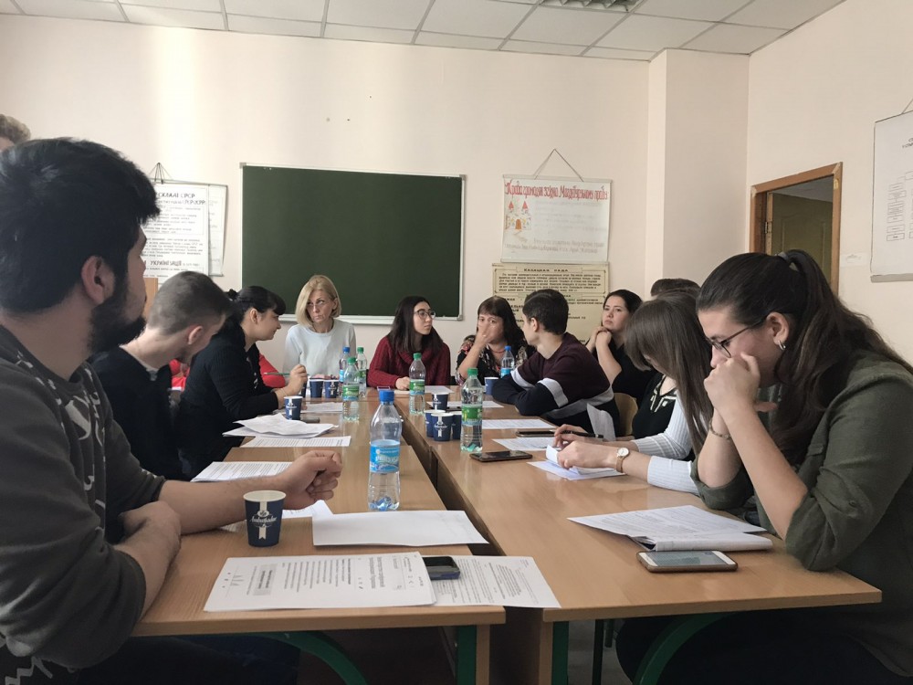 Проведення щорічних  Дебатів Клубів ФЕМІДА та М:АНГО 